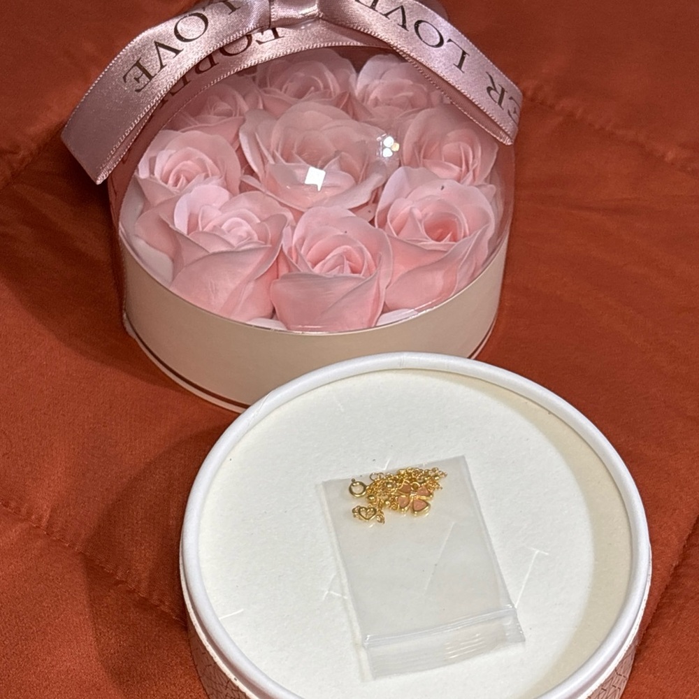 🚫SOLD🚫 New Gold Plated Sterling Silver Four Leaf Clover Bracelet With Flower Box - Picture 7 of 9
